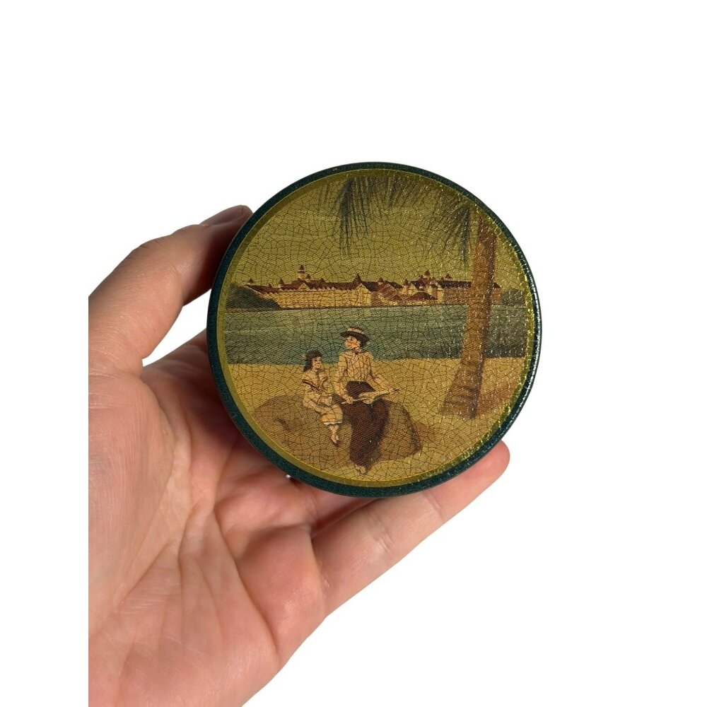 VTG 1993 WDW Grand Floridian Resort Sewing Kit Notions Tin w/ Contents 3.75"